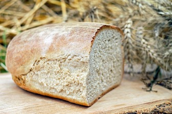 У холодильнику чи в хлібниці? Як і де правильно зберігати білий хліб