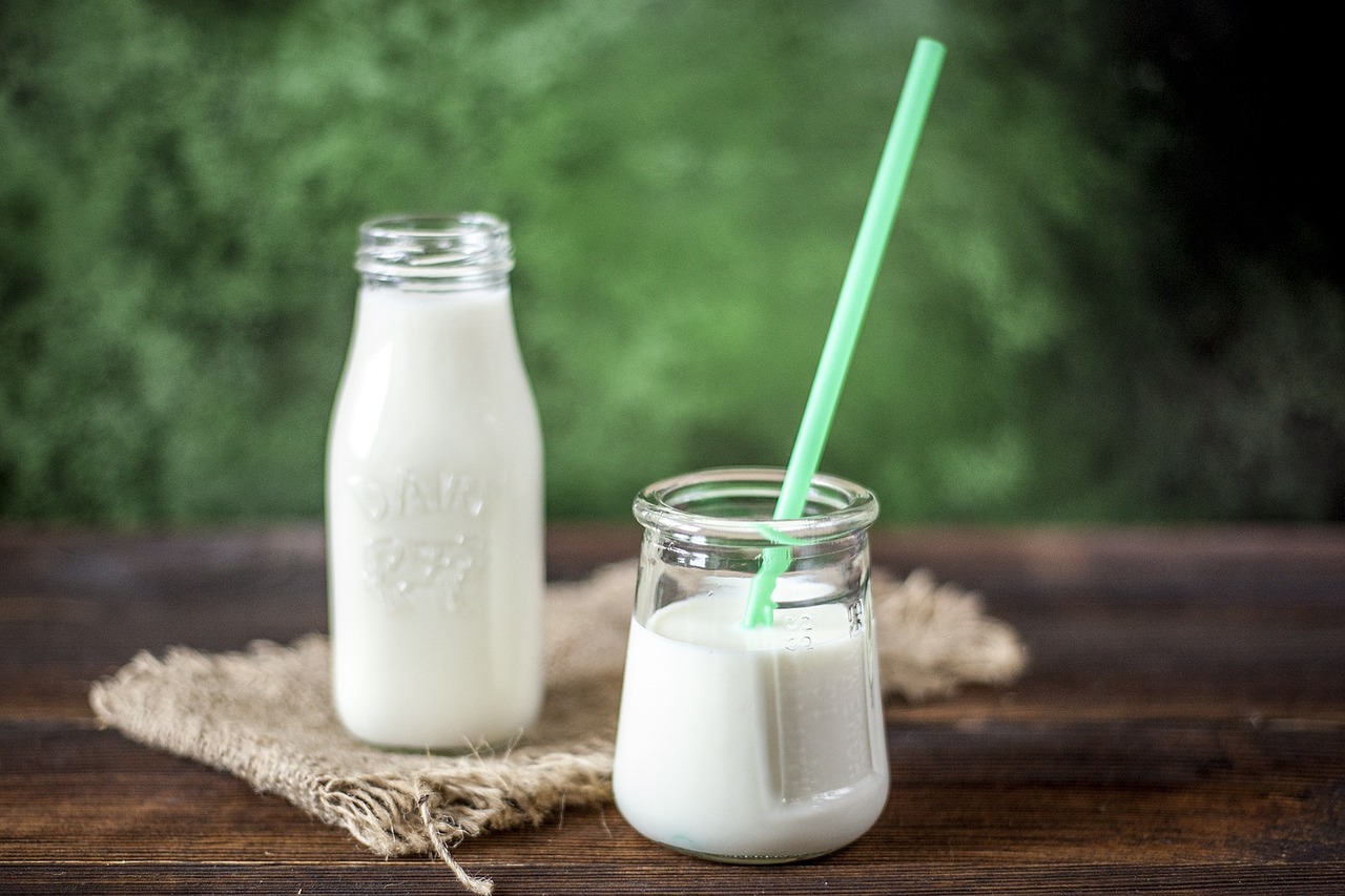 Секрети свіжого молока: що зробити, щоб напій не прокисав швидко