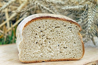 Почему магазинный хлеб так быстро плесневеет