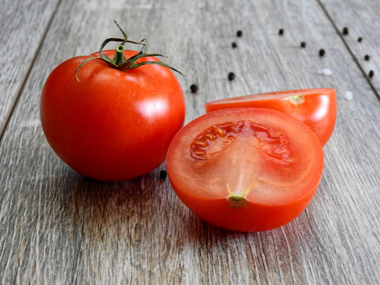 Вкусный весенний витамин: где дешевле всего купить помидоры