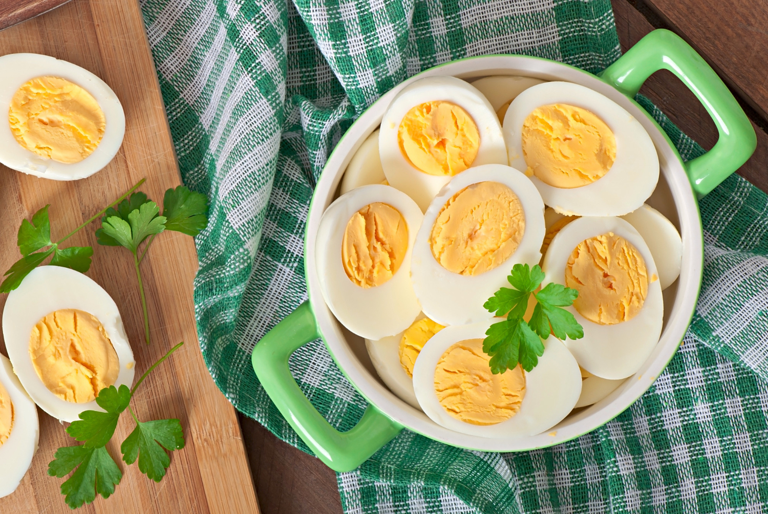 Чтобы желток не зеленел: как готовить идеальное крутое яйцо.