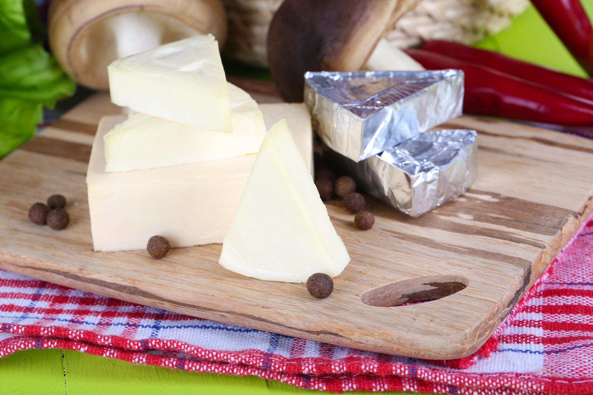 Смачний і безпечний: як обрати якісний плавлений сир