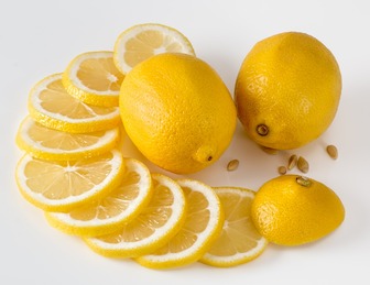 Як зберегти свіжість та соковитість лимонів: лайфхаки та поради