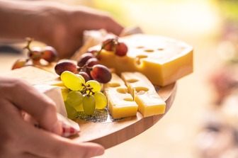 С чем лучше есть сыр: полезные сочетания для вашего здоровья