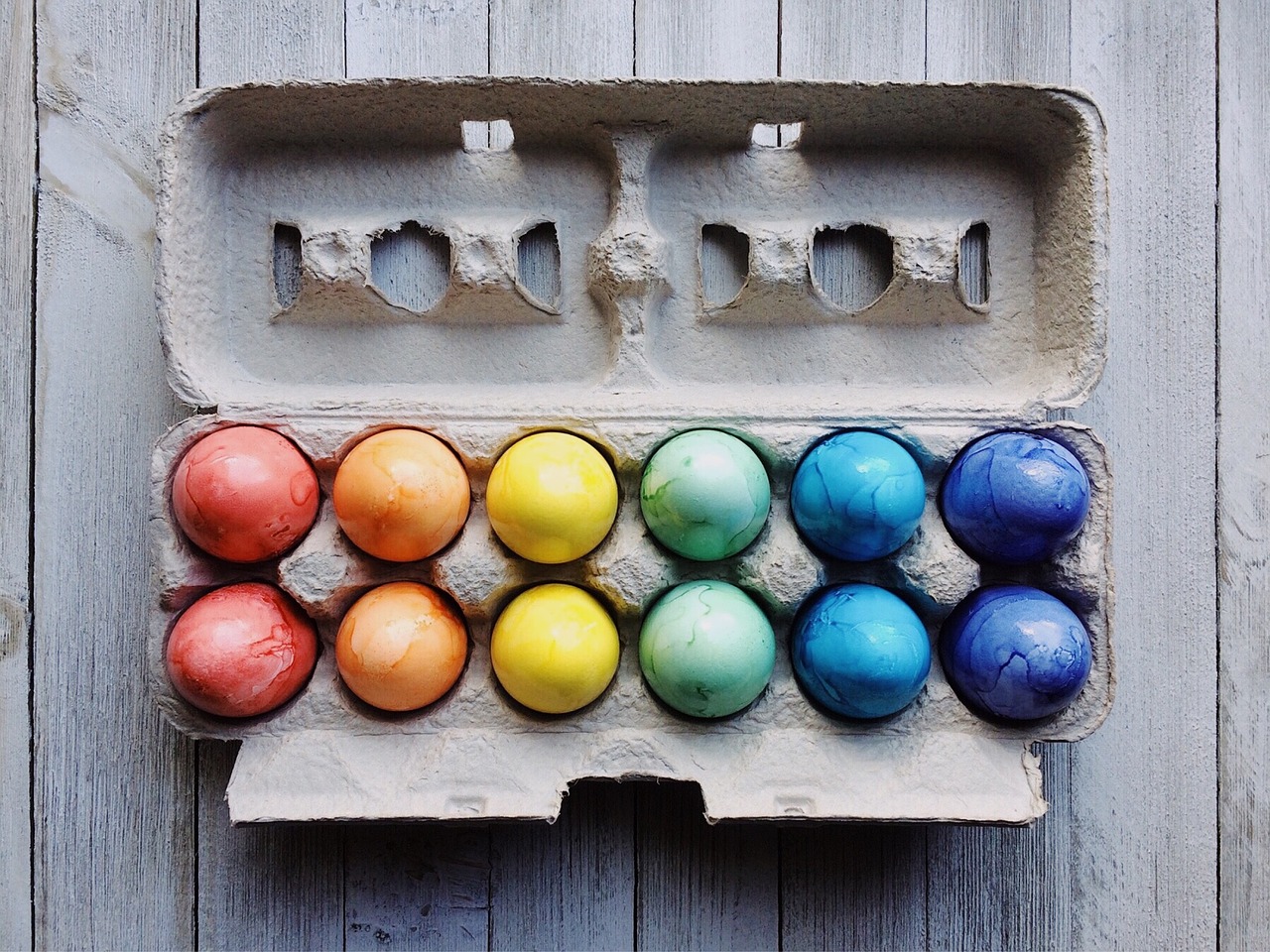 Крашенки без химии: 5 лайфхаков окрашивания яиц натуральными красителями