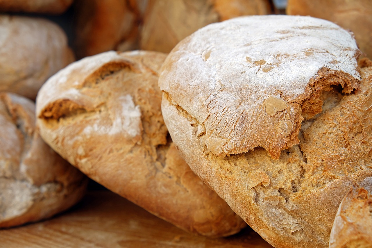 Как распознать свежий хлеб: 3 простых метода