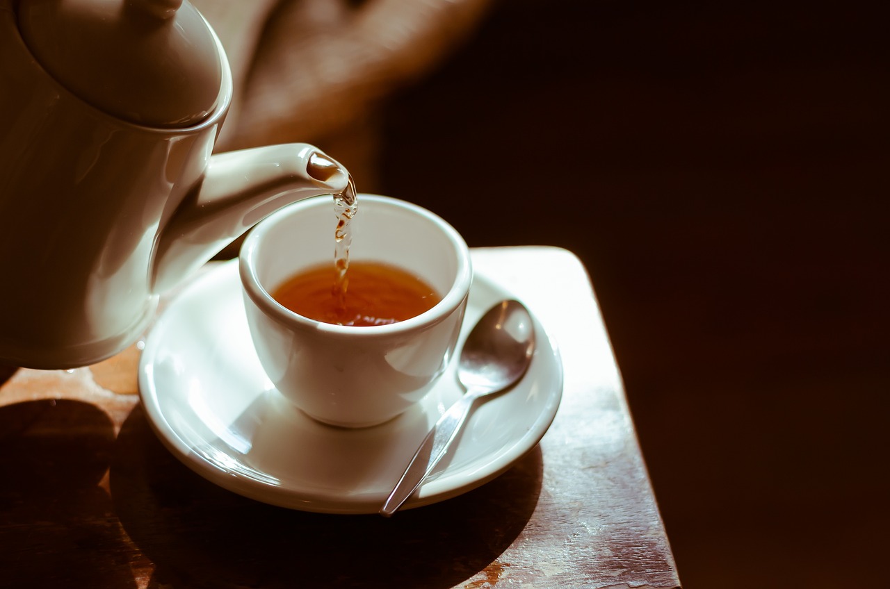 Який напій обрати: все про користь та шкоду кави та чаю