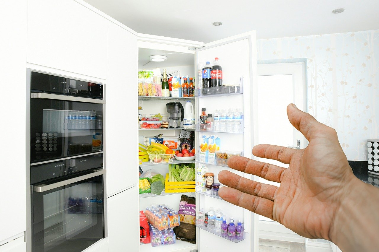 Як організувати холодильник: економія місця, часу та грошей