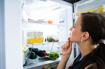 Збережіть електроенергію та продукти: як правильно розморожувати холодильник