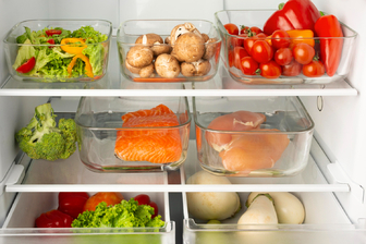 Утратят вкус и пользу: что нельзя хранить в холодильнике