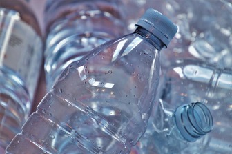 Пластикові пляшки: ризики для здоров’я та безпечні альтернативи
