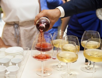 Как выбрать идеальное вино для блюда: советы сомелье