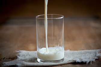 Складова щоденного раціону: де найдешевше купити молоко