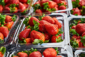 Нижче на 40%: в Україні стрімко дешевшає улюблена ягода