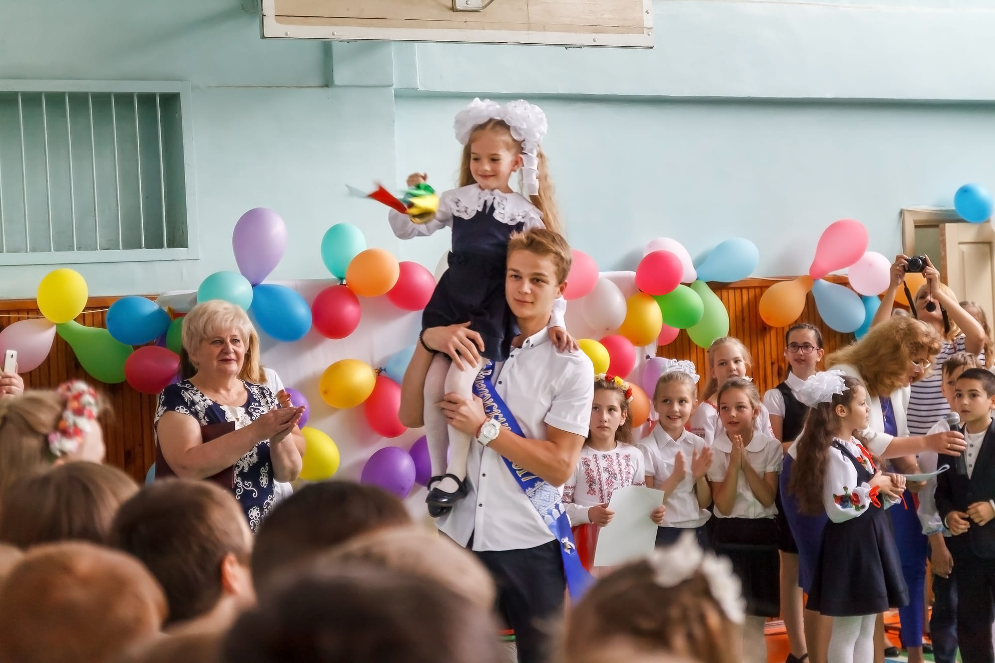 Свято на честь завершення шкільного року: ідеї для подарунків та розваг